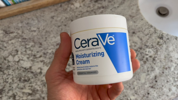 CeraVe Moisturizing Cream, Body and Face Moisturizer for Dry Skin, Body Cream with Hyaluronic Acid and Ceramides, Daily Moisturizer, Oil-Free, Fragrance Free, Non-Comedogenic, 19 Ounce - Image 3